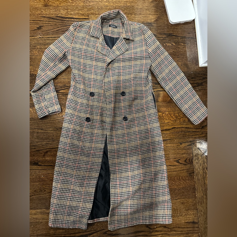Boohoo Women’s Trench Coat size Medium